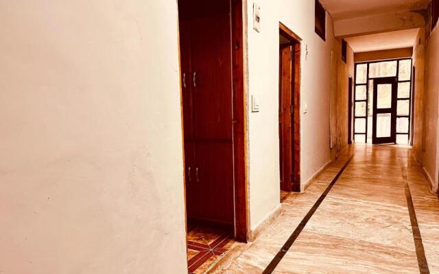 Hotel Daulat - Near Mall Road