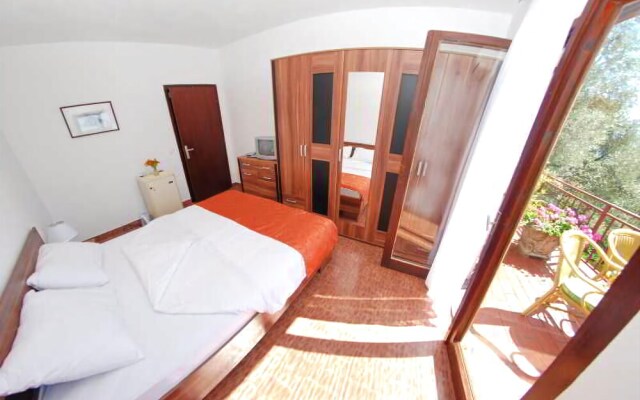 Elena Guest House