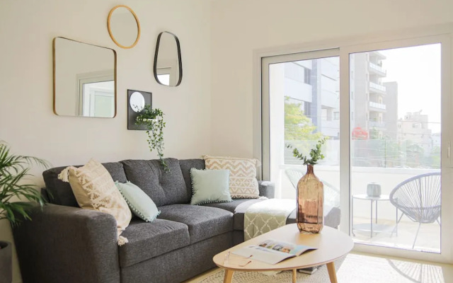 Phaedrus Living: Central Luxury Flat Esperidon 201
