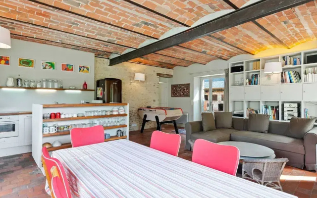 Charming Holiday Home in Yevre-la-Ville with Pool
