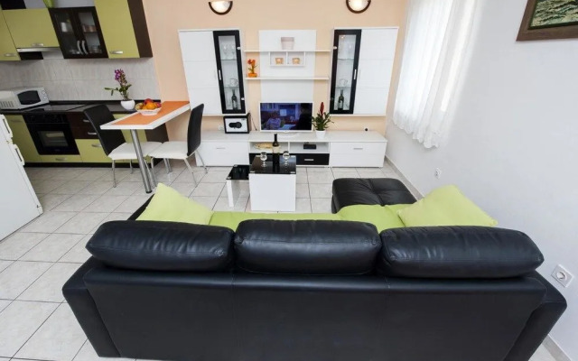 Apartment Tomy / Studio A2