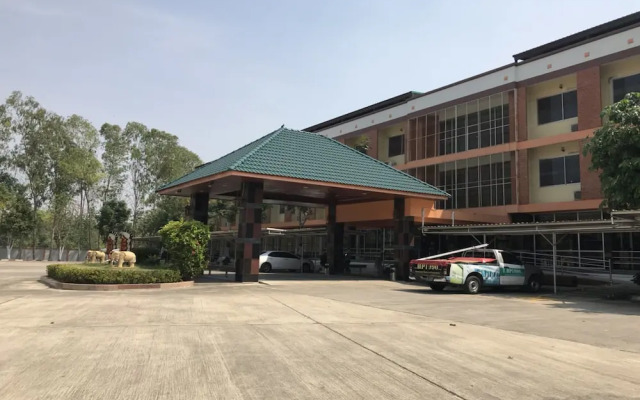 Lopburi Residence 2 And Resort