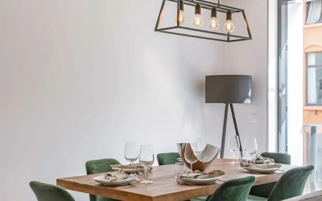 Modern Apartment for up to Five People