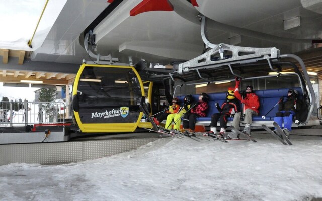 Luxurious Apartment Near Ski Bus Stop in Mayrhofen