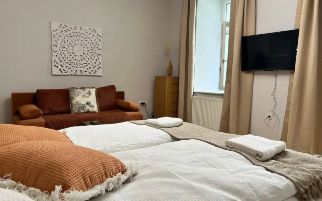 Lovely Studio for 4 with Garden