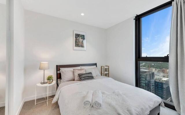 Melboune City EQ tower 1 Bedroom Apartment with skyline view by KozyGuru – Guest Rooms – Melbourne