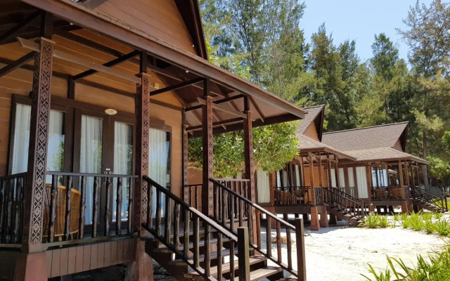 Mari Mari Backpackers Lodge, Mantanani Island