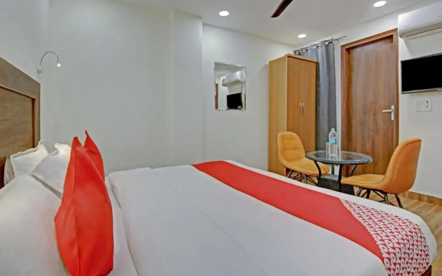 Oyo Flagship 703579 Santosh Residency