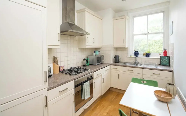 1BD Flat Stoke Newington Well Connected City Centre