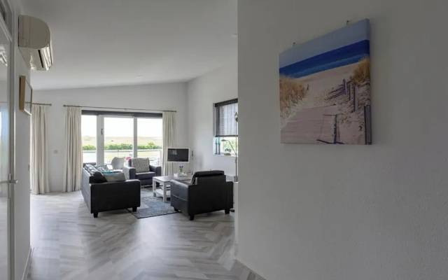 Beachside Apartment With Balcony