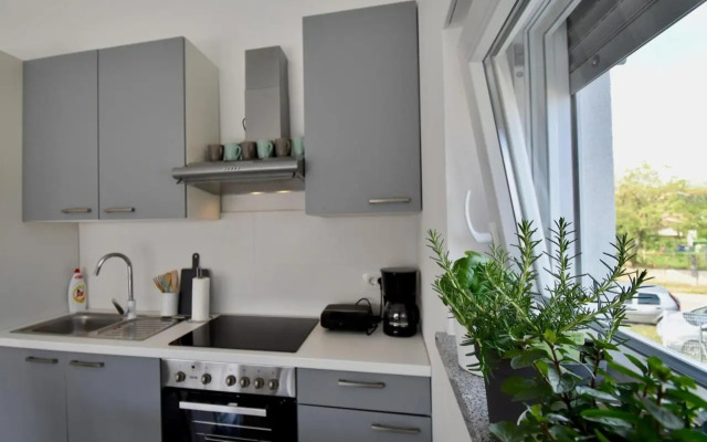 Bright and spacious apartment with grill ***