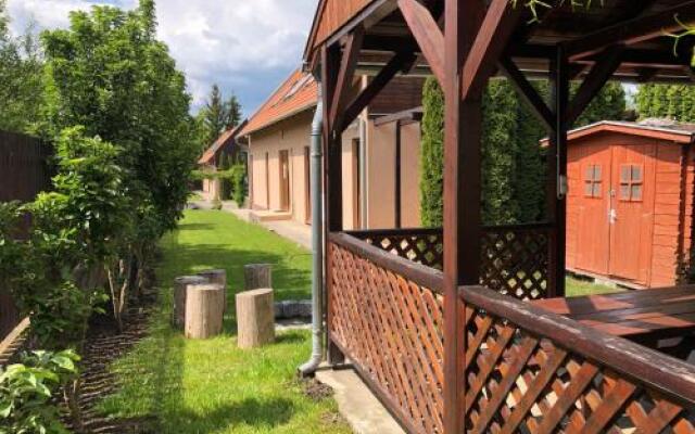 Tó apartmanházak