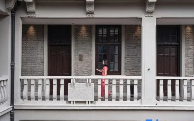 Blossom Manoir Lujiazui · Oriental Treasury