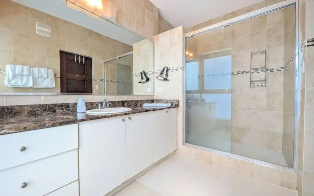 YC 701-C l Apartamento 2BR en av balboa