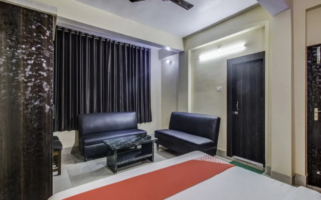 OYO 27698 Hotel Navneet Residency