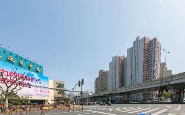 Pod Inn Yanxuan Hotel (Shanghai Long-Distance Bus Terminal)