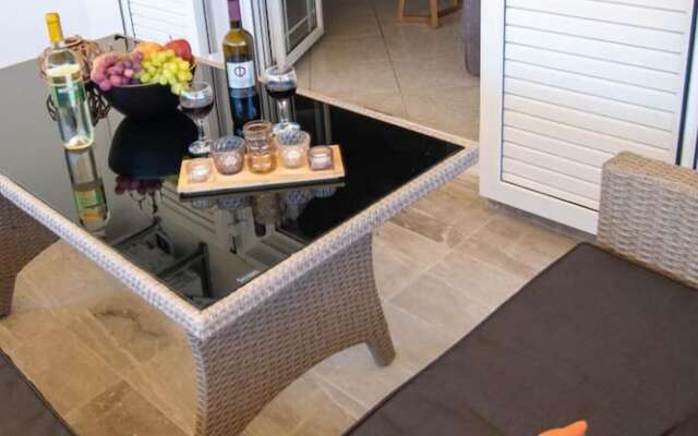 Avres Apartments