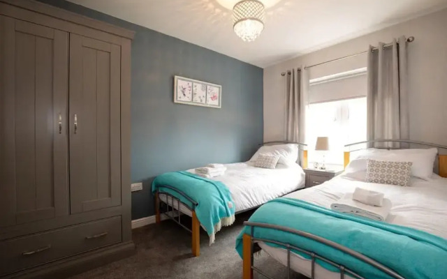 Blue Bridge View - Sleeps 7 With Free Parking