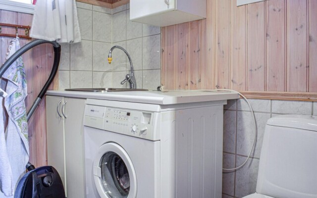 Nice Home in Bekkjarvik With 4 Bedrooms and Wifi