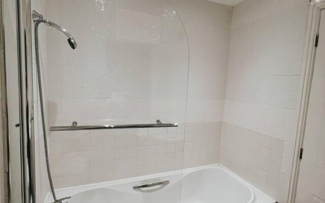 Stunning 3-bed House in Oldbury