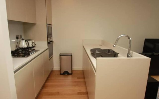 Modern 1 Bed In The Iconic Quartermile Area