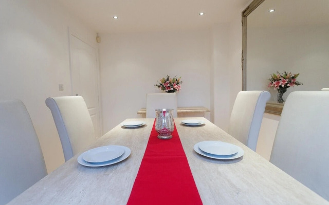 Leeds Townhouse Apartments 7 Beds in 4 Bedrooms