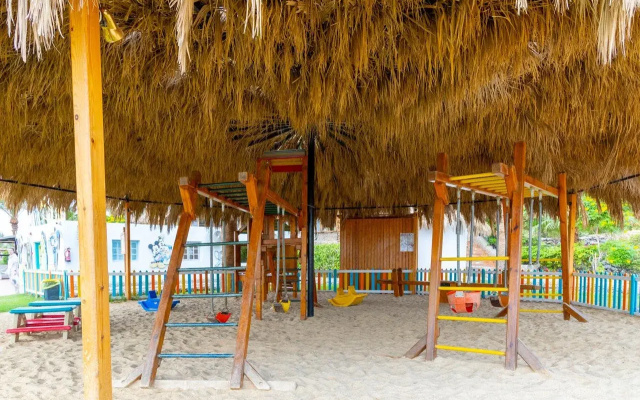Fort Arabesque Beach Resort