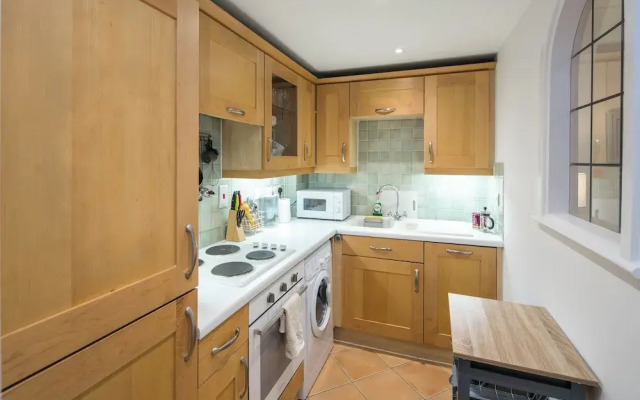 1BD Modern City Oasis: Near London Attractions
