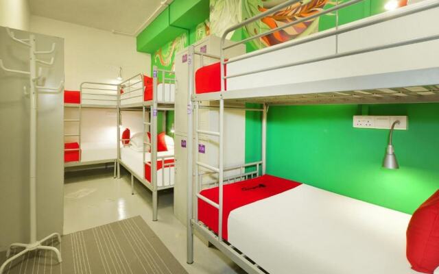 RedDoorz Hostel @ Beach Road