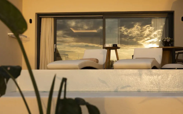 Pnoe Luxury Suites
