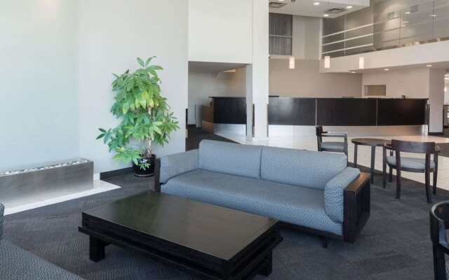 Super 8 by Wyndham Downtown Toronto