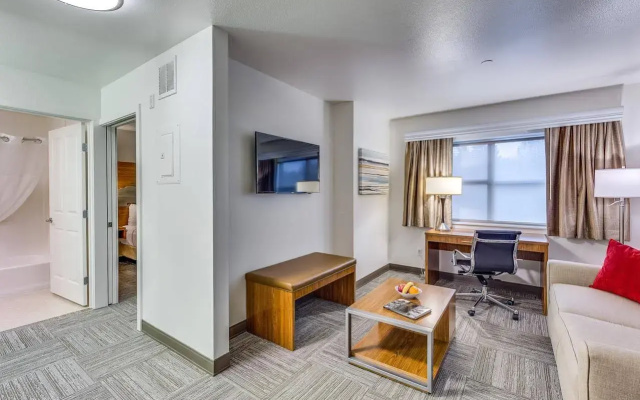 The Marshall Suites