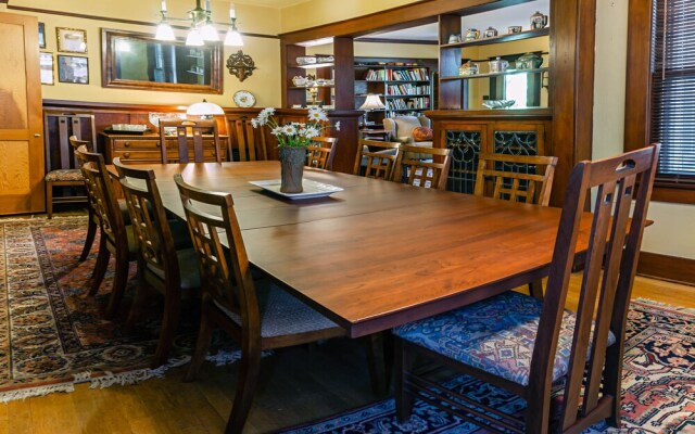 A Cowslip's Belle Inn