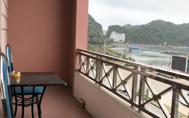 Cat Ba Central Point Hotel