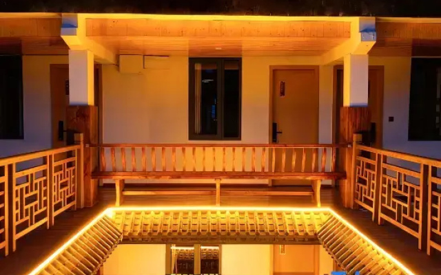 Changxiangshou Homestay (Hengdian Qingming Shanghe Tu)