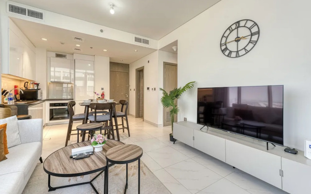 PVH - 1BR Lagoon View - District One