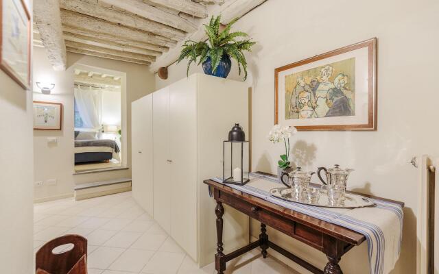 The 1400 s Apartment