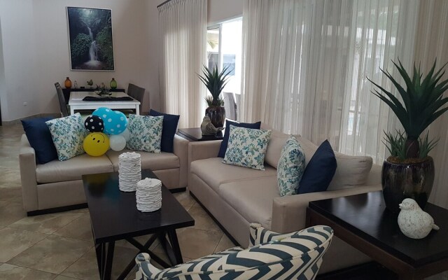 New six Bedroom With BBQ and Large Pool