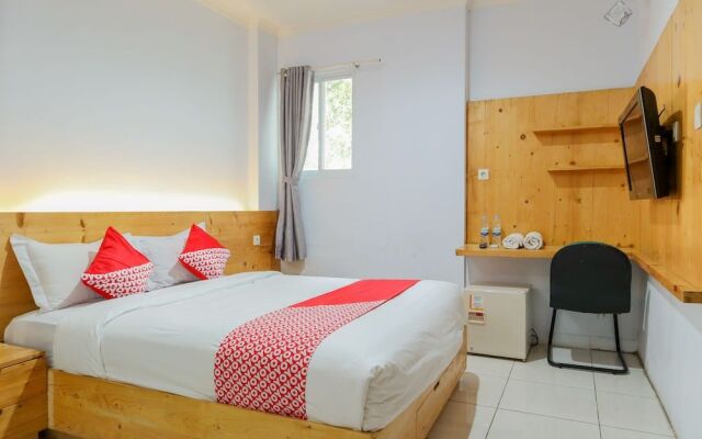 OYO 1317 Pinnus Residence Syariah