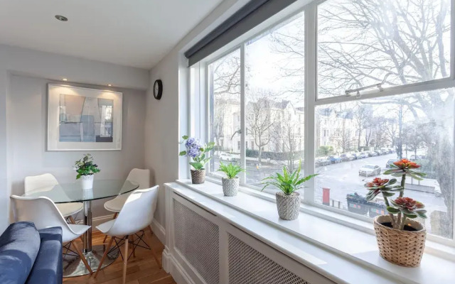 3 Bedrooms Apartment Central London