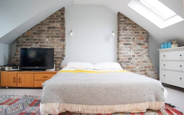 Stunning 5 Bedroom Family Home in East London