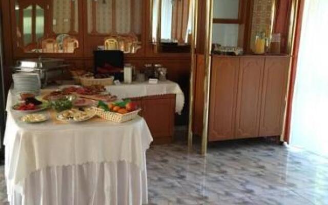 Karádi Hotel