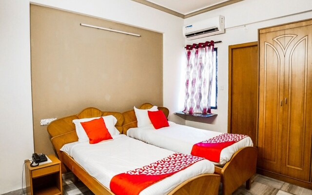 OYO 12906 Central Inn