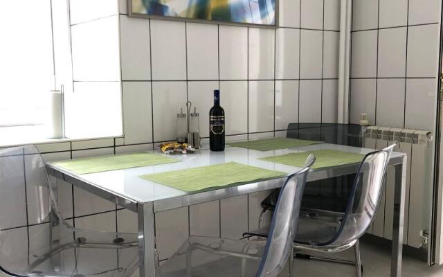 Green Apartment No 14