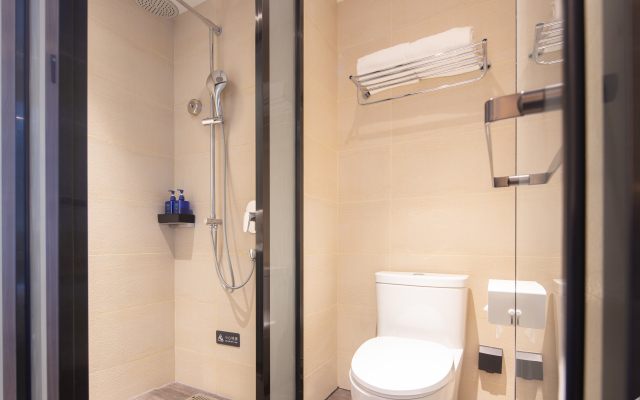 Elan Hotel (Luoyang Zhouwangcheng Plaza Subway Station Store)