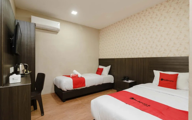 RedDoorz @ Hotel Novanda