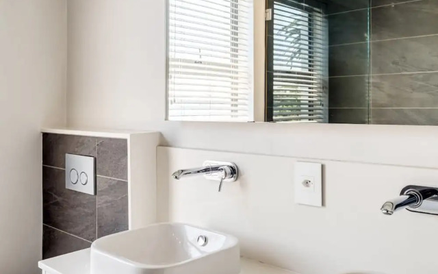 Tranquil Escape in Sea Point Aureto