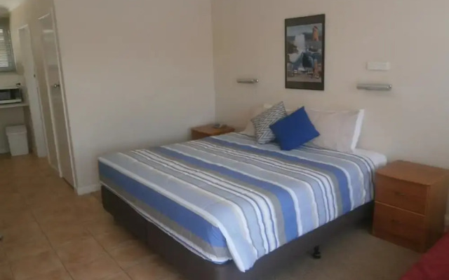 Emu Point Motel & Apartments