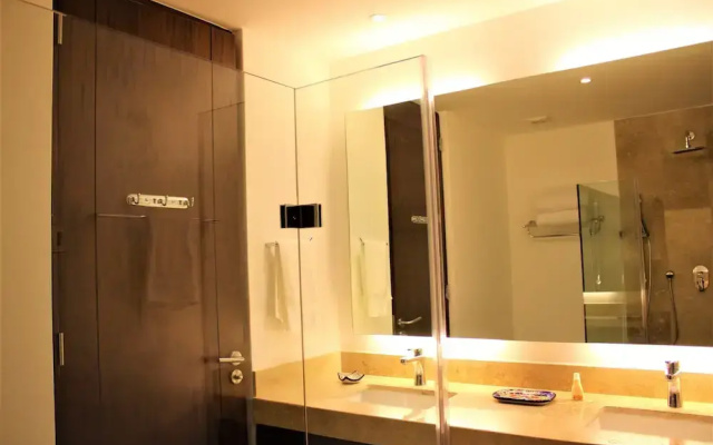 Full of nature 2BR Condo with balcony by Happy Address