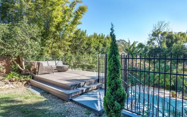 Spacious 4 Bedroom House The Hill